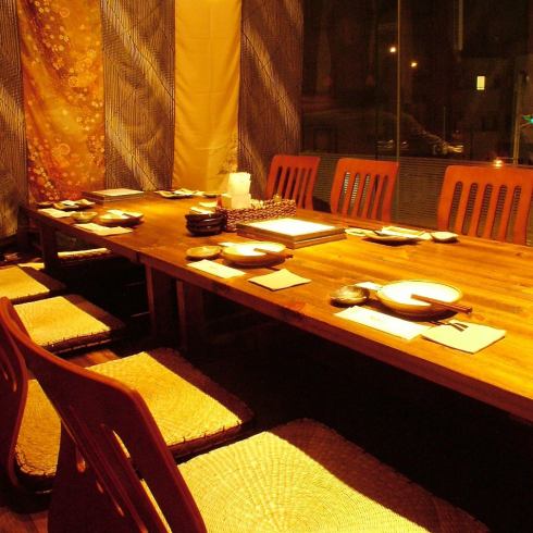 暖簾と襖で安心の半個室◎和モダン空間で旬魚と日本酒を愉しむ。