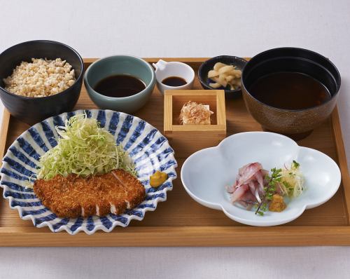 【今月のおすすめ】メカジキのフライと鰺のたたき御膳