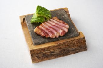 黒毛和牛肩三角の石焼き