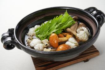山口県産 鱧と五種のきのこ小鍋仕立て