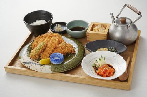 今月のお薦めランチ。酒類豊富にご用意しております。