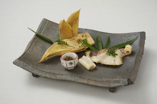 烤88鲷鱼配竹笋和木耳