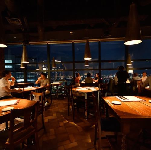 在开阔的空间里欣赏美景