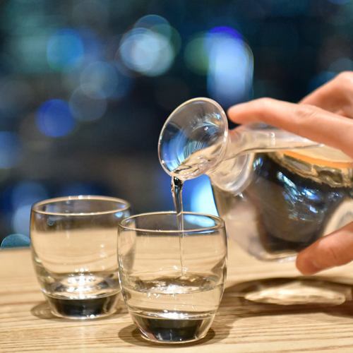 我们提供种类繁多的精选清酒和正宗烧酒。