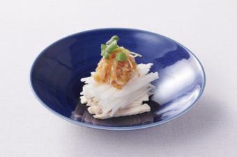 蒸し鶏と長芋の千切り　梅水晶