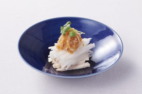 蒸し鶏と長芋の千切り　梅水晶