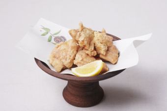 昆布出汁に漬けた鶏唐揚げ