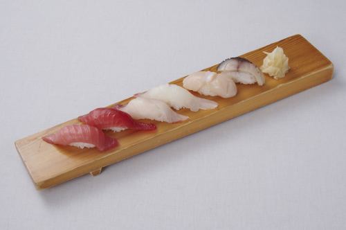 握り寿司　六貫