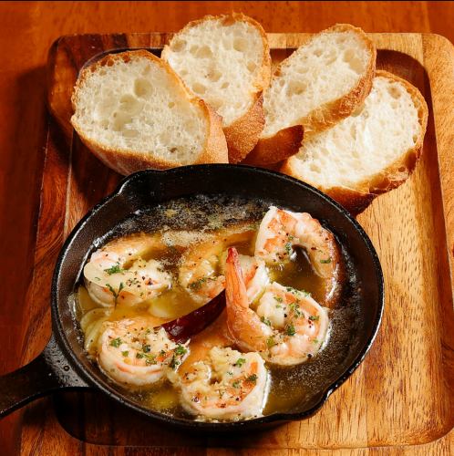 Ajillo packed with the delicious flavors of the sea and mountains, condensed with olives