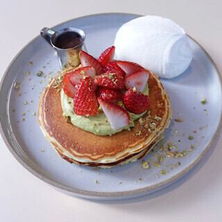 【期間限定】季節のパンケーキ＋選べる1ドリンク付きカフェタイム限定セット2,500円
