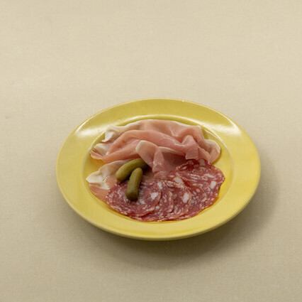 生ハムとサラミの盛り合わせ