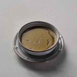 10種の穀物と豆乳の冷製ポタージュ/手摘みオリーブオイル
