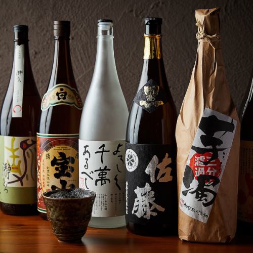 日本全国の名産地から取り寄せた自慢の地酒。