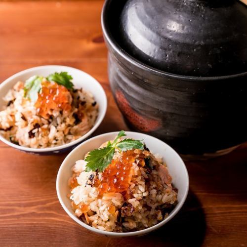 Sakura shrimp and salmon roe clay pot rice