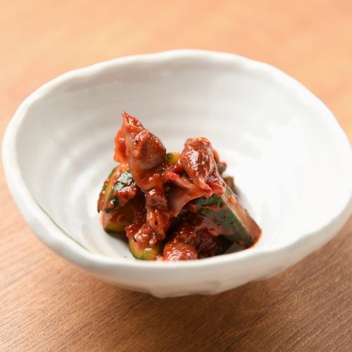 Homemade kimchi with firefly squid and cucumber (1 serving)