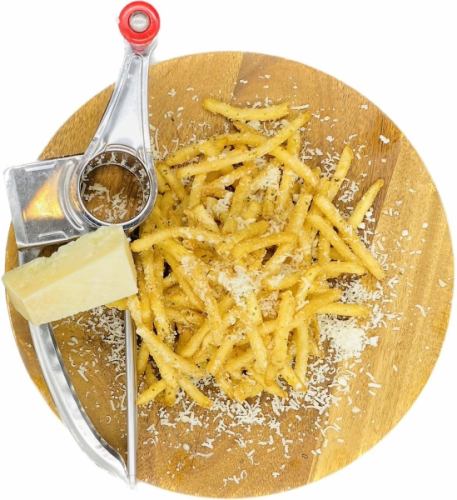 Crispy cheese fries with truffle flavor