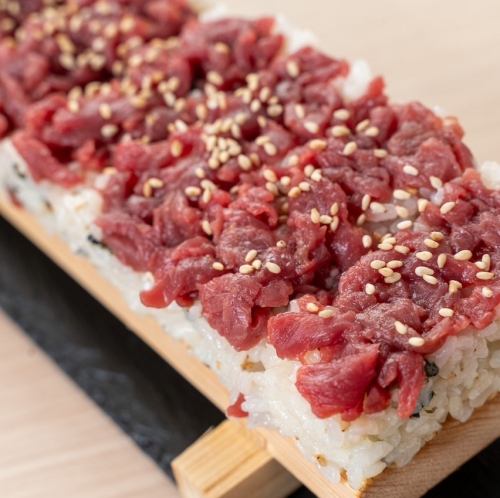 【飯】ユッケ寿司