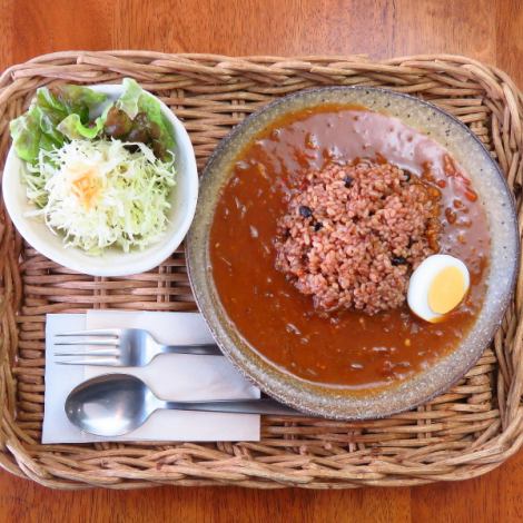[Curry using enzyme brown rice◆It has a gentle taste that is not too strong] Original curry 830 yen (tax included)