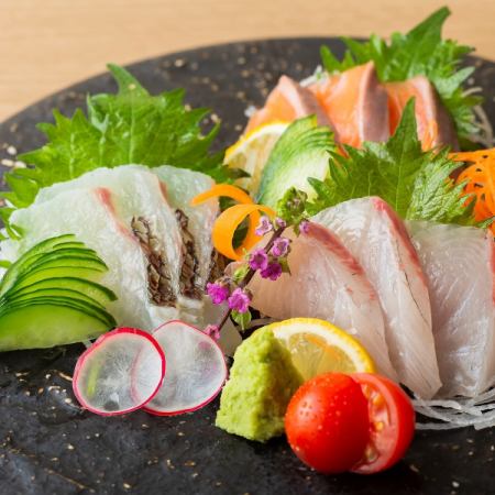 Assortment of 3 pieces of sashimi