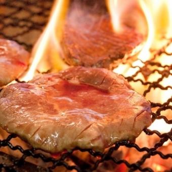 ※金土祝前日限定※熟成牛タン焼きなど名物料理8品+2H飲み放題5500円⇒4500円