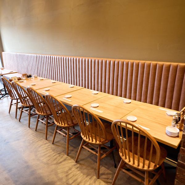 【宴会や飲み会におすすめ◎】当店では、30名様から最大56名様までご利用可能な貸切スペースをご用意しています。大人数での各種宴会や飲み会、女子会に最適です。プライベート感あふれる空間で、仲間と楽しいひとときをお過ごしください。美味しい料理とお酒を囲んで、特別な時間をお楽しみいただけます♪