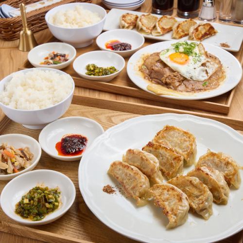 ふっくらご飯にジューシー餃子をオンザライス！