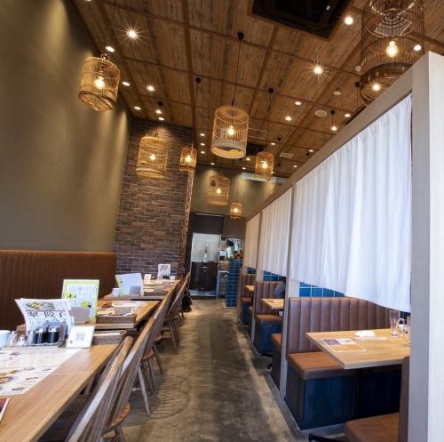 4名掛けボックス席を8席ご用意しております！お子様連れのお客様にもおすすめです。安心してくつろげる空間で、家族みんなで楽しい時間をお過ごしください！