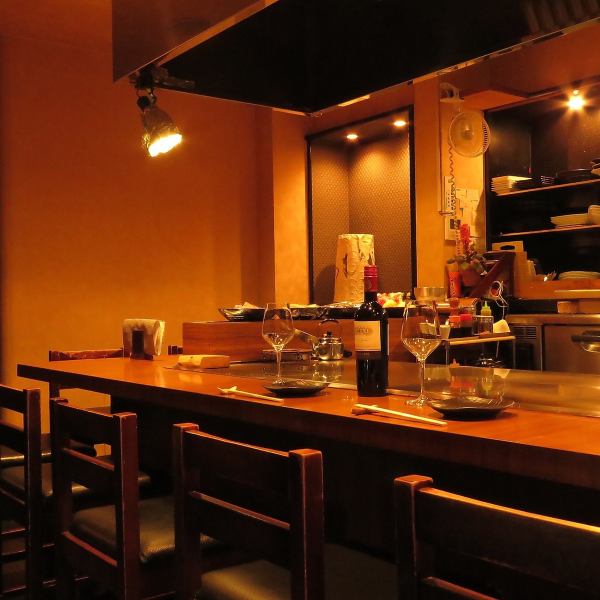 The counter seats, where you can feel the calm atmosphere, are popular for adult dates and anniversaries.Have a special time with carefully selected ingredients and delicious sake.