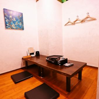 There are also private rooms suitable for small groups.We have private rooms that can accommodate 2 to 4 people.Please enjoy your stay♪