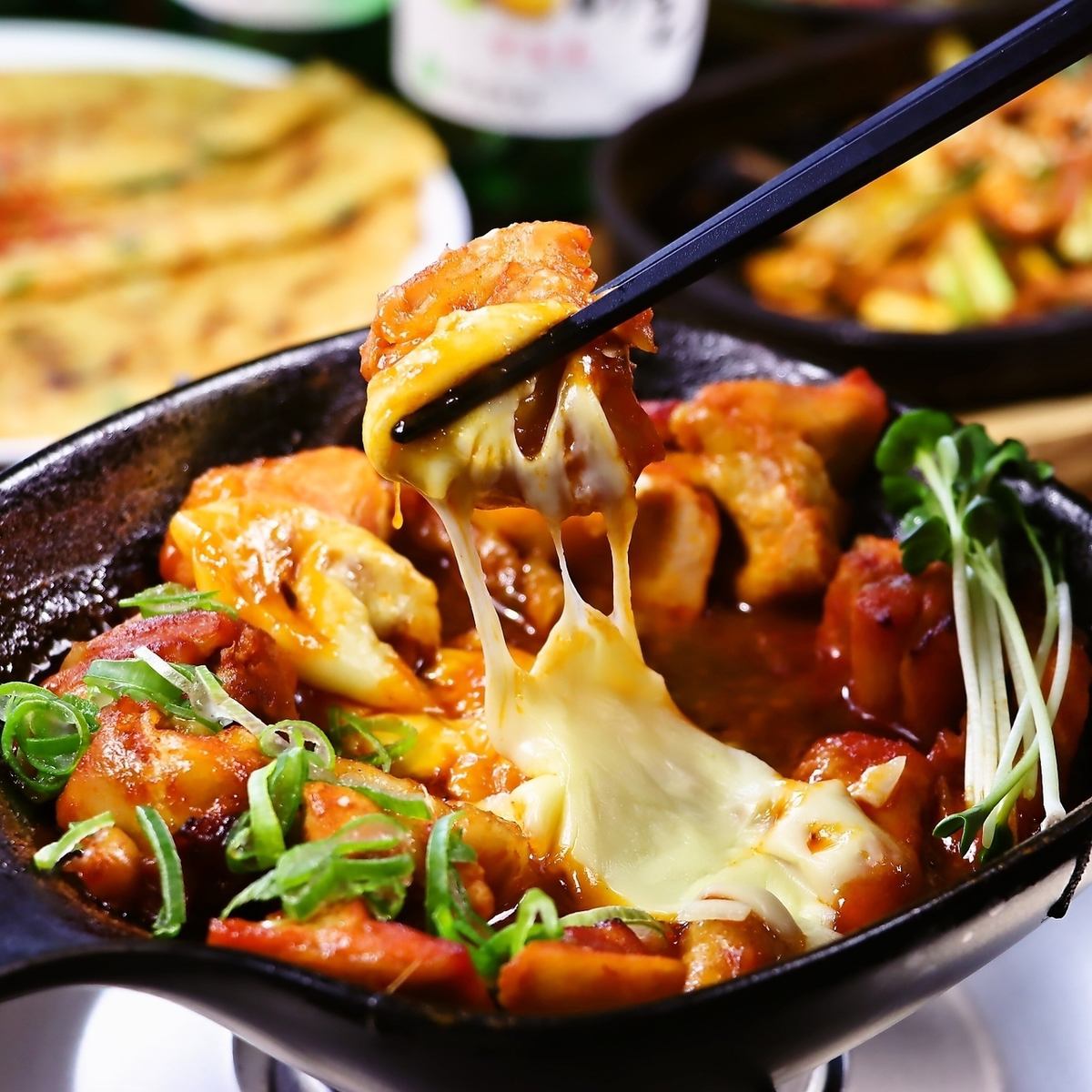 Cheese dak galbi and samgyeopsal... you can taste the feeling of traveling to Korea ♪