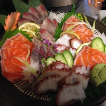 September and October only: 2 hours of all-you-can-eat Korean food with sashimi platter included. ¥3,900