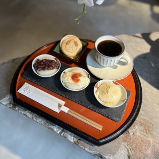 Choose from 3 types of mini mochi set (drink included)