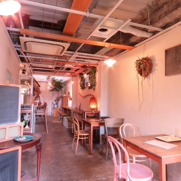 A few minutes walk from Yabe Station! Open for lunch, tea and dinner, we provide a warm and relaxing space for everyone.You can also enjoy lunch.You can spend a relaxing time while reading a book, or order a drink you don't like and use it as a bar.