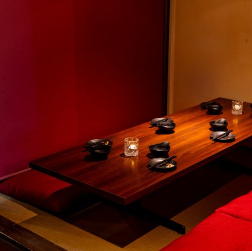 2名様からご利用いただける少人数向け半個室です。落ち着きのある空間で大切な方とごゆるりとお過ごしください。