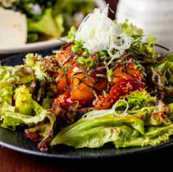 海鮮ユッケサラダ