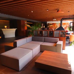 上質な静けさと美しさに包まれる、もう一つの楽園贅を尽くした理想郷で、心ほどける非日常の時間を。