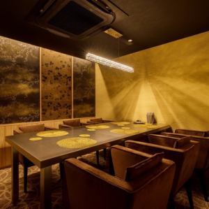 We have a high-grade VIP private room that can accommodate up to 6 people.(10% of the meal price will be charged as the room charge)