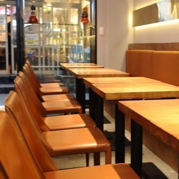 【忘年会新年会にオススメ！】全34席の広々とした店内！感染症対策としてタブレットでのご注文だけでなく、換気・消毒・席の間隔なども考えて営業しております！