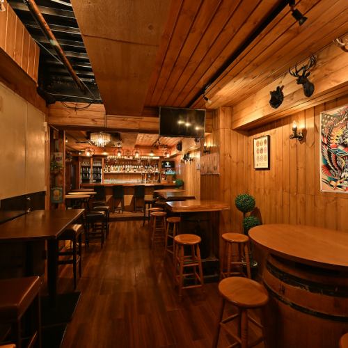 ウエストハウスでは、貸切利用も可能です。店内全体を自由に使えるため、周りを気にせず楽しめる完全プライベート空間に。歓送迎会、誕生日会、パーティーなど特別な日を華やかに演出します。音楽や映像を流しての演出もでき、貸切ならではのアレンジも思いのまま。