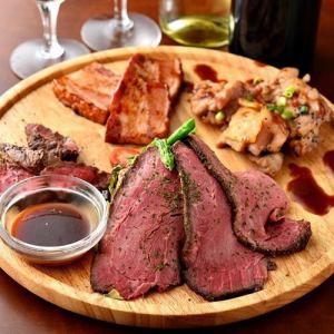 ステーキ盛り合わせ（チキン／ポーク／サガリ／アカミ）