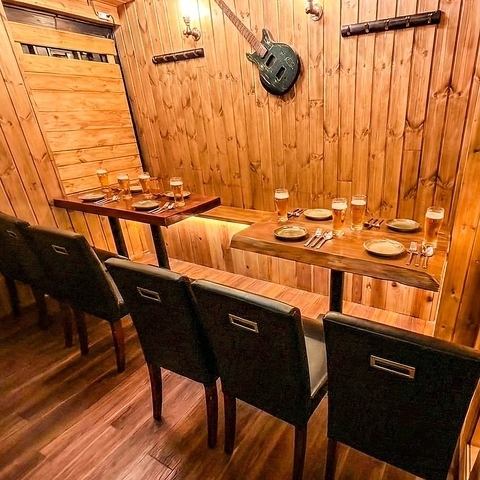 木目調のおしゃれな内装が店内を彩ります！