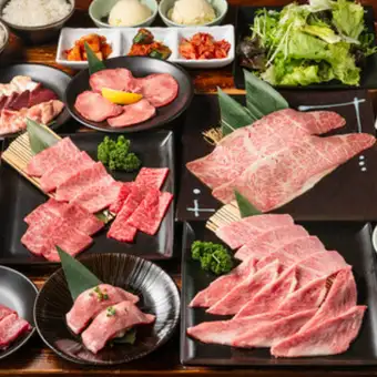【松コース◆12品】黒毛和牛肉を使用した”すき焼き”や”肉すし”などを贅沢に堪能！