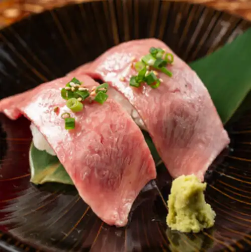 極上和牛をサッと炙った絶妙な旨味！レアのジューシーさと酢飯が織りなす至福の『肉寿司』