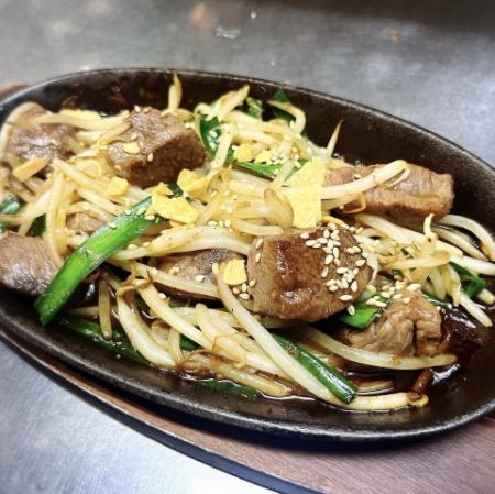 牛モモさいころ炒め