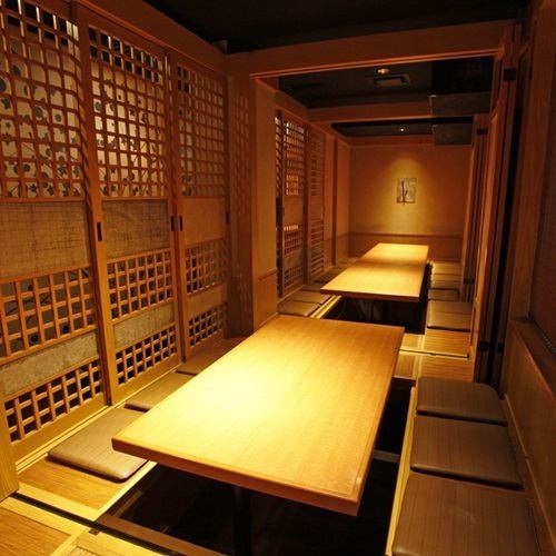 【2名様～完全個室でご案内】完全個室は2名/4名/6名/8名/10名/20名/30名/40名/50名/最大100名様まで★2名様～個室にてご案内致します♪接待、宴会、カップル、友人同士、合コン、家族での集まりなど、さまざまなシーンに利用できます。