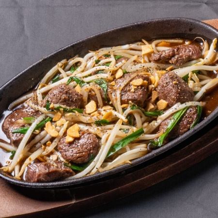 牛モモさいころ炒め