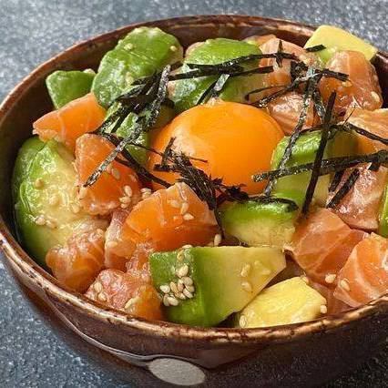 サーモンポキ丼