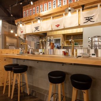 It is a counter seat with a calm atmosphere.You can enjoy a quick highball on your way home from work or shopping!