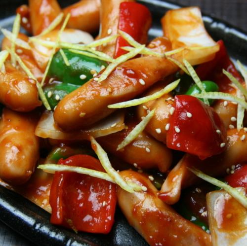 豆腐泡菜/香腸炒蔬菜/鐵板上炸雞