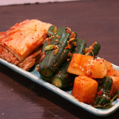 Namul assortment / kimchi assortment set